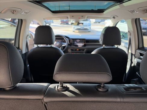 Certified 2025 Volkswagen Taos SE image 6