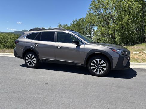 Used 2024 Subaru Outback Limited XT AWD/4WD image 7