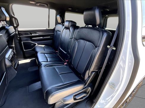 Used 2024 Jeep Wagoneer L Series II RWD image 19