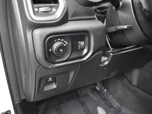 Used 2024 RAM 1500 Laramie AWD/4WD image 7