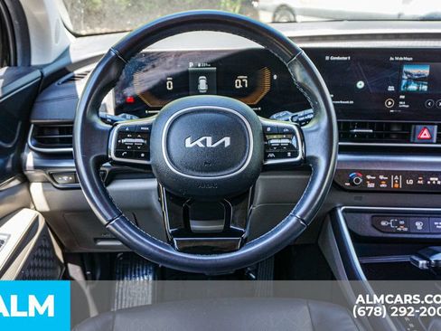 Used 2025 Kia Carnival FWD image 29