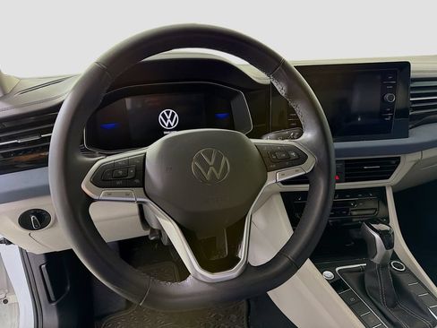 Used 2025 Volkswagen Jetta SE FWD image 14