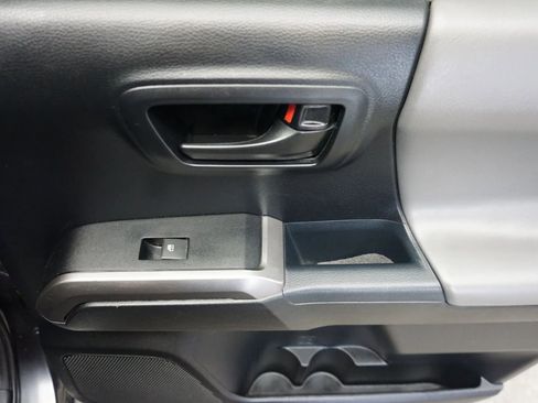 Used 2018 Toyota Tacoma SR5 image 17