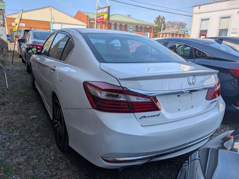 Used 2017 Honda Accord Sport image 13