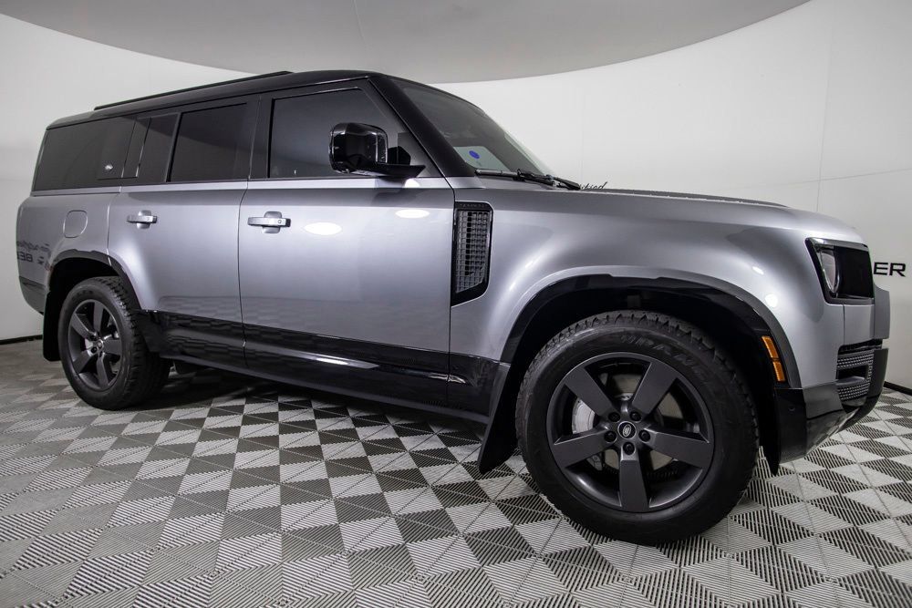 Used 2024 Land Rover Defender 130 X-Dynamic SE AWD/4WD image 2