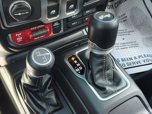 Used 2025 Jeep Wrangler Sport AWD/4WD image 32