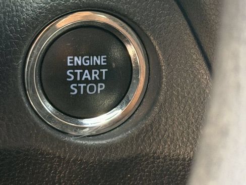 Used 2021 Toyota RAV4 XLE AWD/4WD image 19