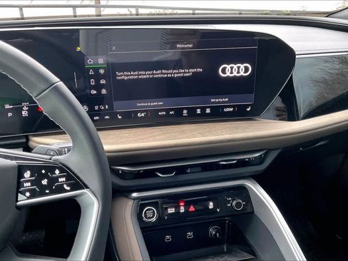 Used 2025 Audi Q5 Premium w/ Convenience Package image 6