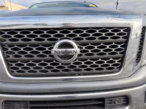 Used 2017 Nissan Titan SV image 16