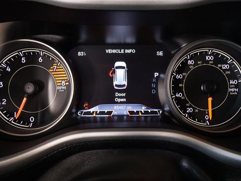 Used 2018 Jeep Cherokee Trailhawk AWD/4WD image 4