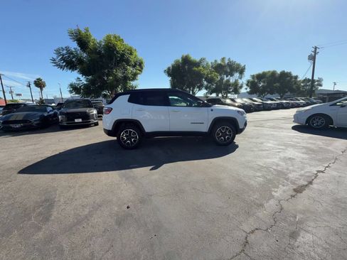 Used 2025 Jeep Compass Trailhawk AWD/4WD image 15
