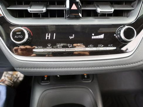 Used 2020 Toyota Corolla XSE image 45