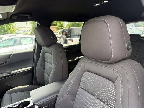 Used 2025 Chevrolet Equinox LT w/ Safety and Technology Package FWD image 19