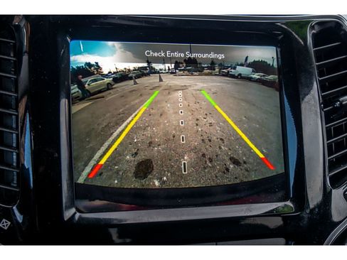 Used 2019 Jeep Cherokee Limited image 26