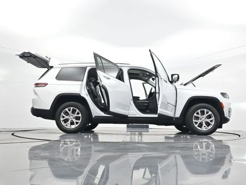 Used 2022 Jeep Grand Cherokee L Limited w/ Luxury Tech Group II image 46