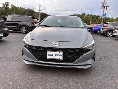 Used 2022 Hyundai Elantra SEL FWD image 2