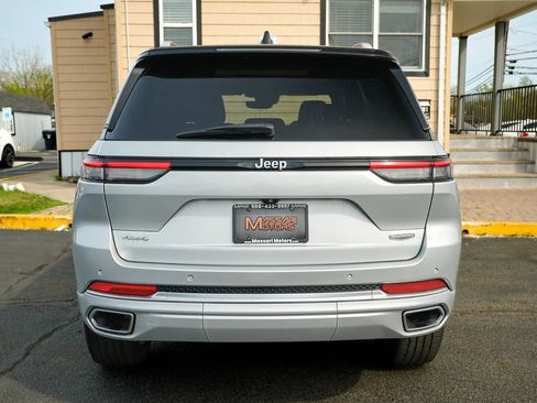 Used 2022 Jeep Grand Cherokee Summit AWD/4WD image 6