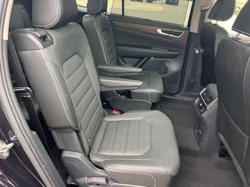 Certified 2025 Volkswagen Atlas SEL image 41