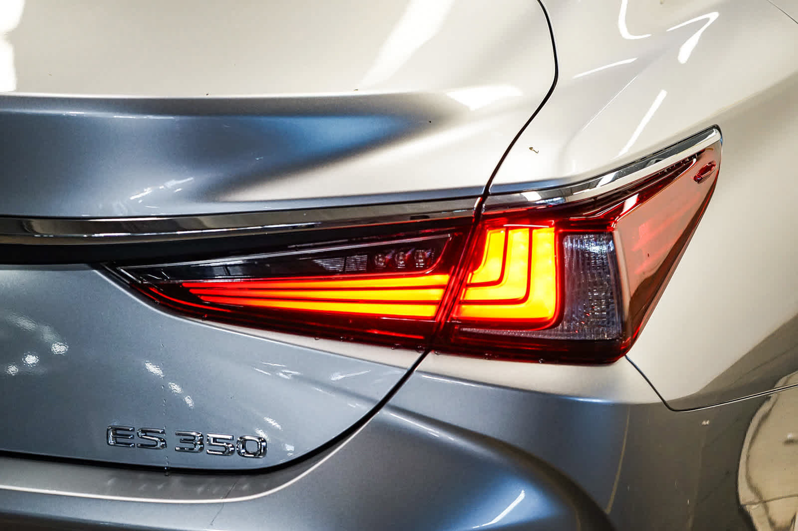 Used 2025 Lexus ES 350 w/ Accessory Package (Z2) FWD image 11