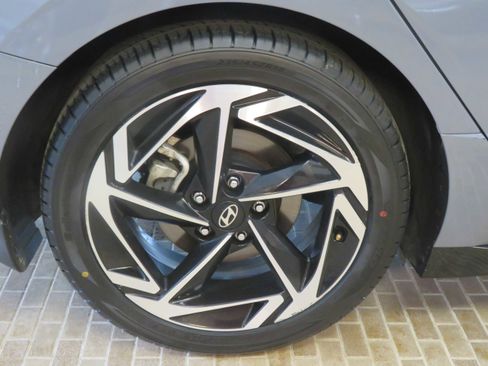 Used 2024 Hyundai Sonata SEL w/ Convenience Package image 9