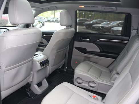Used 2016 Toyota Highlander Limited Platinum image 17