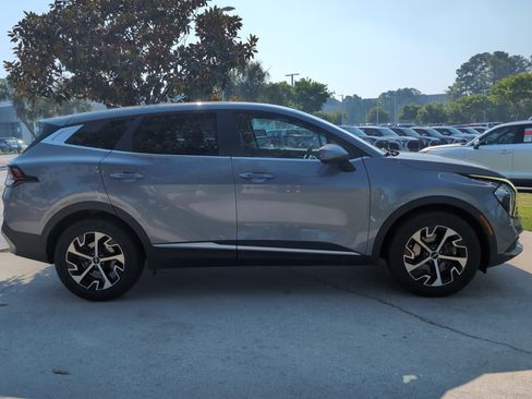 Used 2023 Kia Sportage EX image 9