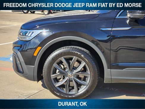 Used 2024 Volkswagen Tiguan SE image 7