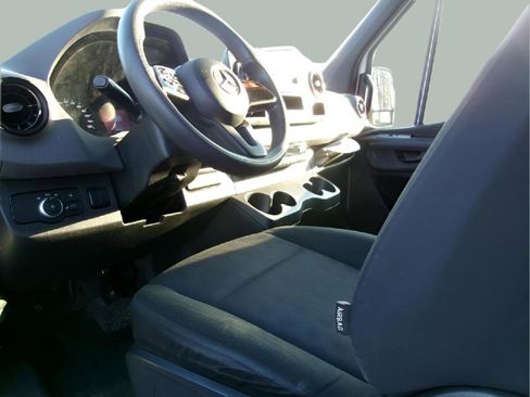 Used 2023 Mercedes-Benz Sprinter 2500 image 9