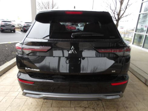 New 2026 Mitsubishi Outlander SE image 6