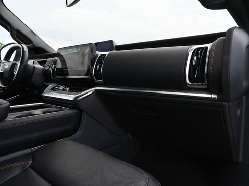 Used 2025 Ford Expedition Tremor AWD/4WD image 24