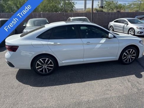 Used 2026 Volkswagen Jetta SE image 2