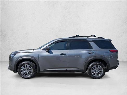 Used 2024 Nissan Pathfinder SV image 11
