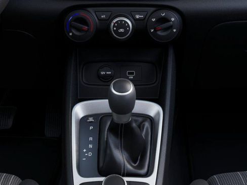 Used 2025 Hyundai Venue SE FWD image 16