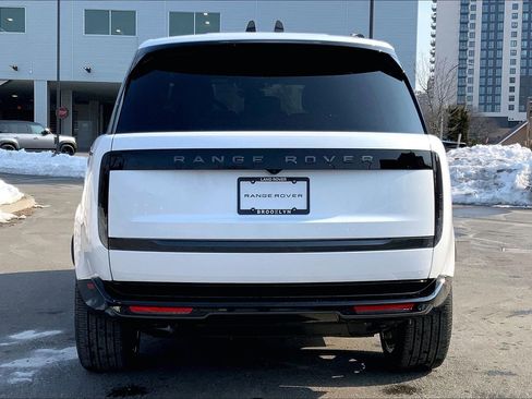 New 2026 Land Rover Range Rover SE image 4