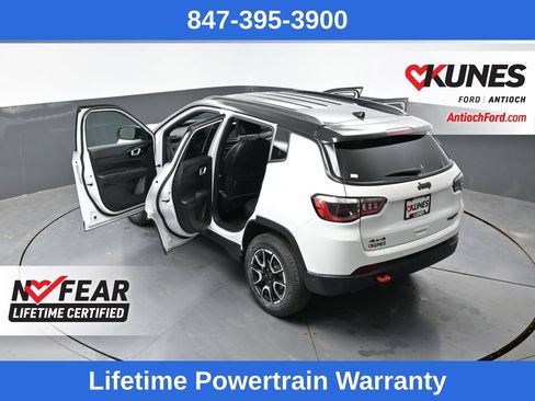 Used 2025 Jeep Compass Trailhawk AWD/4WD image 49