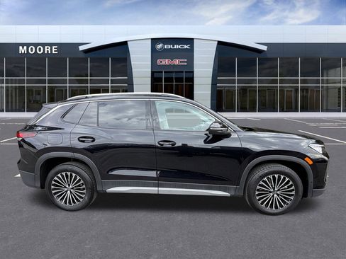 Used 2025 Volkswagen Tiguan S image 3