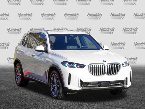 Certified 2025 BMW X5 sDrive40i w/ Premium Package image 2