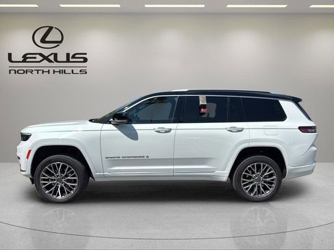 Used 2023 Jeep Grand Cherokee L Summit AWD/4WD image 9