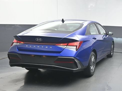 Used 2024 Hyundai Elantra SEL FWD image 7