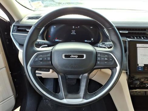 Used 2022 Jeep Grand Cherokee Limited image 19