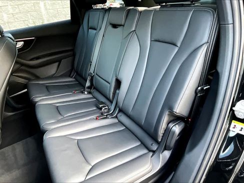 Used 2025 Audi Q7 2.0T Premium w/ Convenience Plus Package image 18