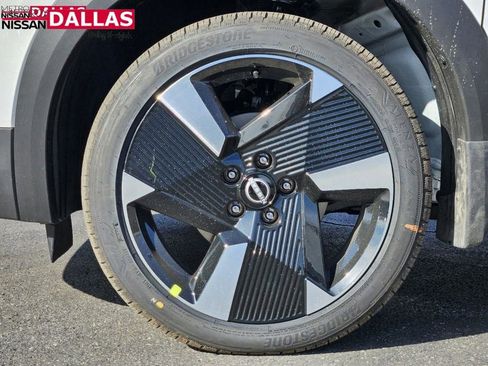 New 2025 Nissan Kicks SR image 9