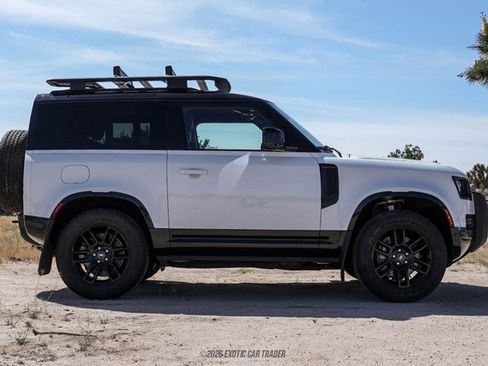 Used 2023 Land Rover Defender 90 X-Dynamic SE image 9