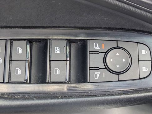 Used 2024 Nissan Rogue S FWD image 11