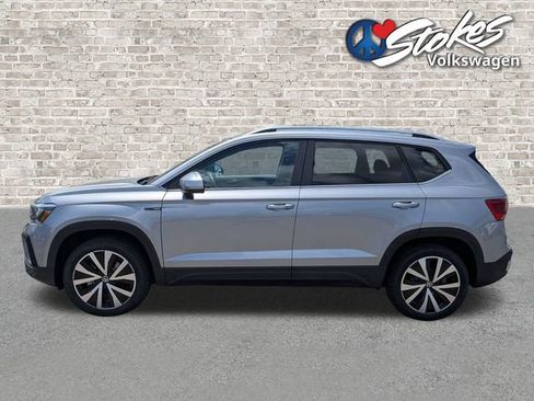 Certified 2023 Volkswagen Taos SE w/ Panoramic Sunroof Package FWD image 7