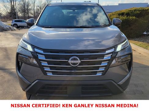 Certified 2025 Nissan Rogue SV image 8