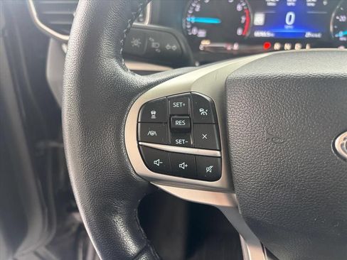 Used 2022 Ford Explorer XLT w/ Equipment Group 202A AWD/4WD image 16