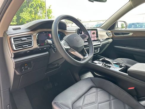 Used 2024 Volkswagen Atlas SE AWD/4WD image 11