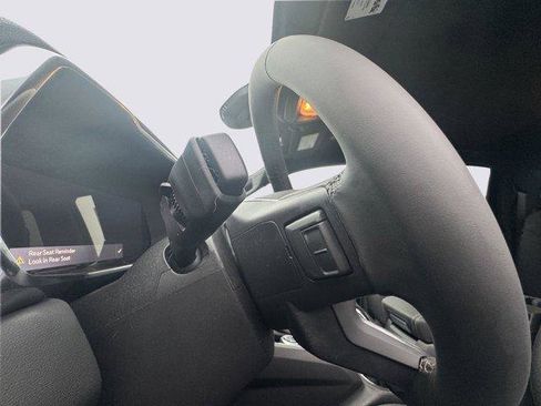 New 2025 GMC Canyon Elevation w/ Convenience Package image 32