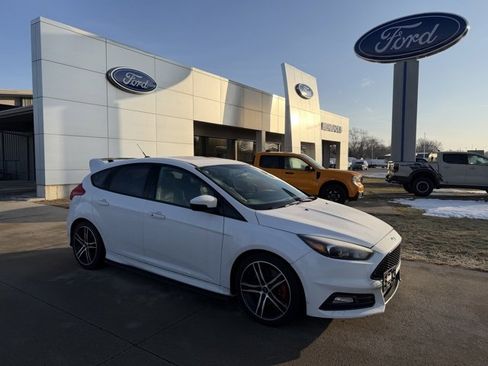Used 2018 Ford Focus ST image 1